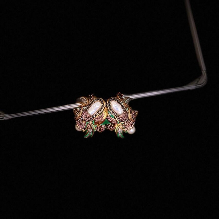 Mother of pearls studs