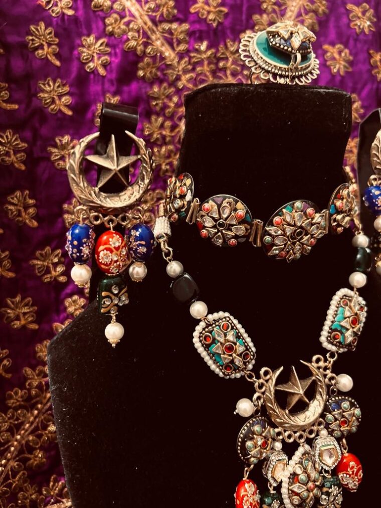 Antique Gold Chand Taara Set With Kundan - Image 4
