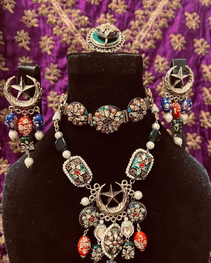Antique Gold Chand Taara Set With Kundan