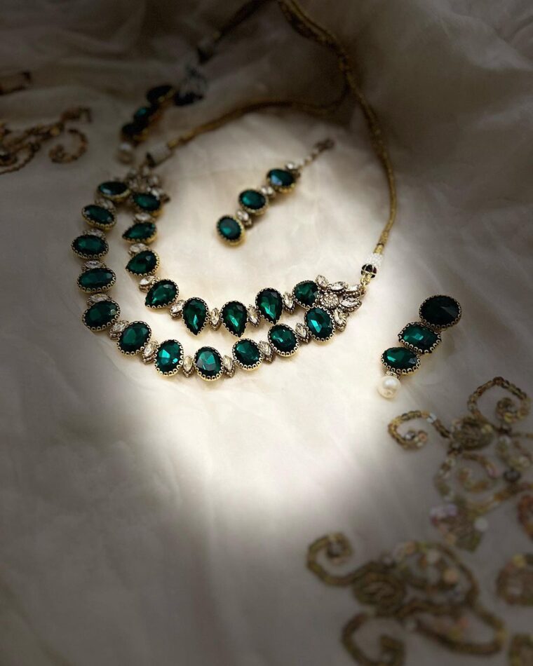 Devine Choker Treasure Set - Image 3
