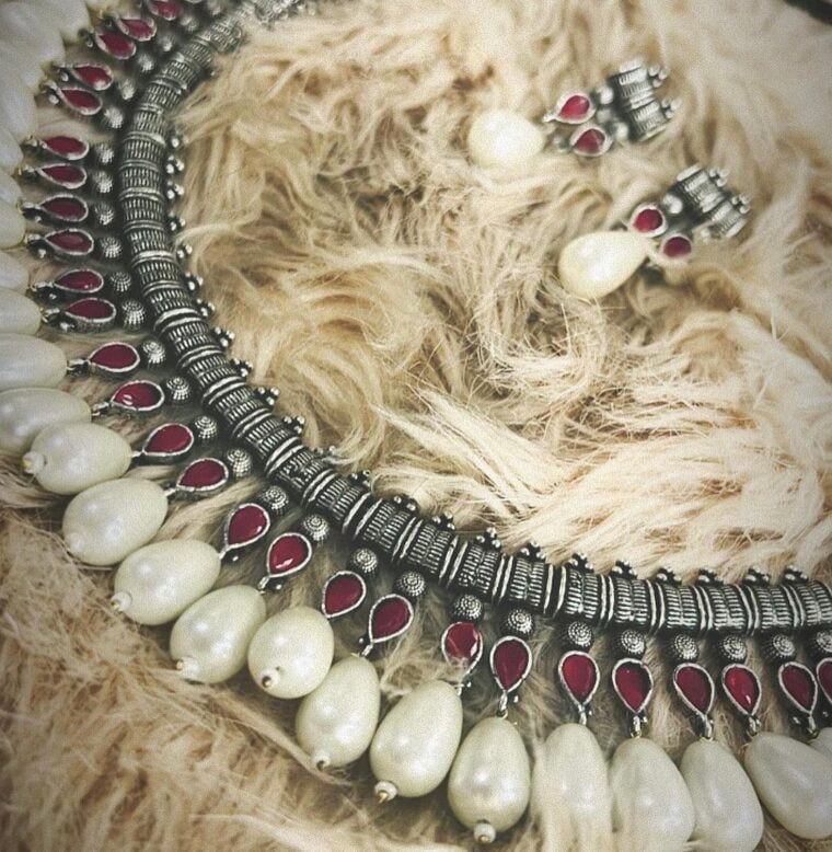 Hot Pink Themed Gorgeous Necklace - Image 3