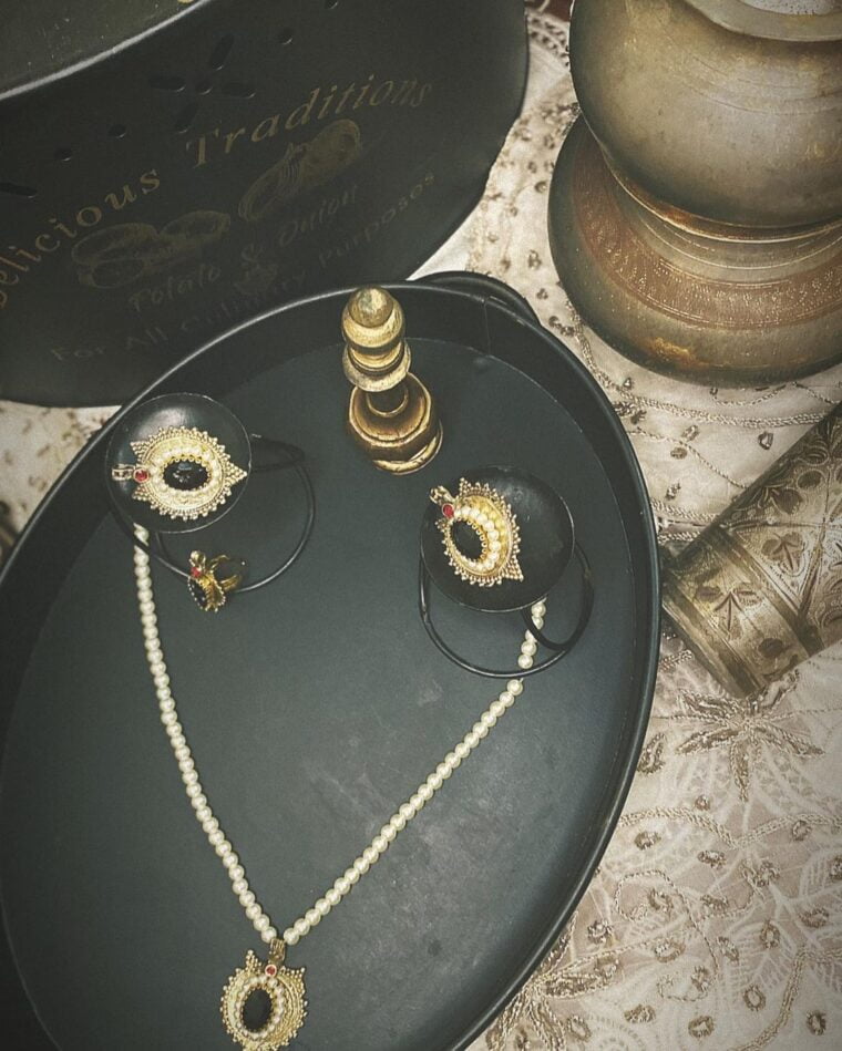 Antique Set - Image 4