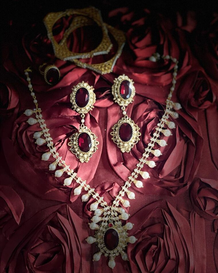 Pearl Necklace Treasure Set - Image 1