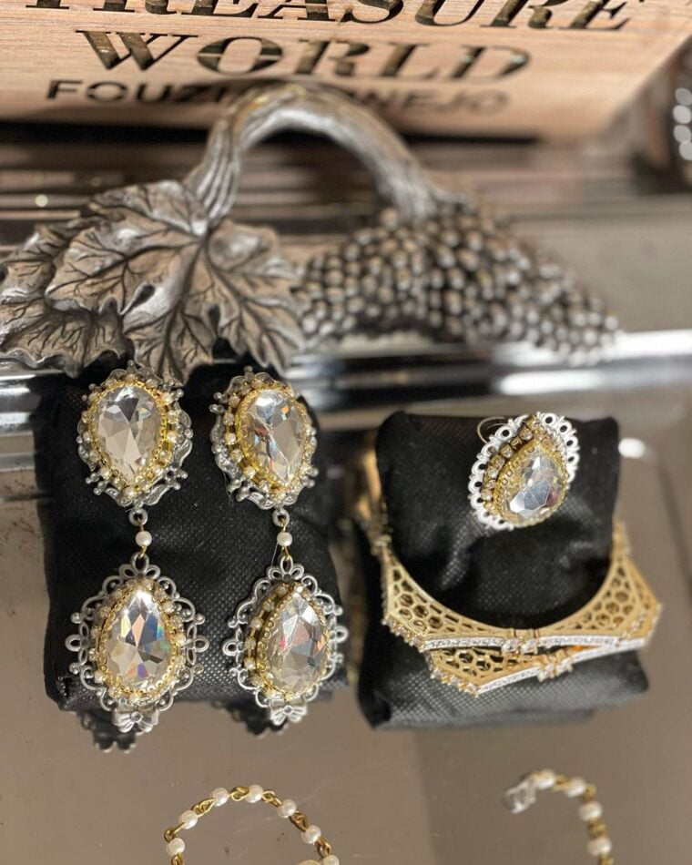 Pearl Necklace Treasure Set - Image 3
