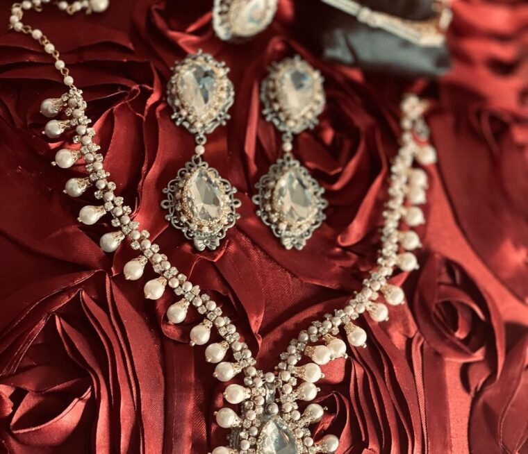 Pearl Necklace Treasure Set - Image 1