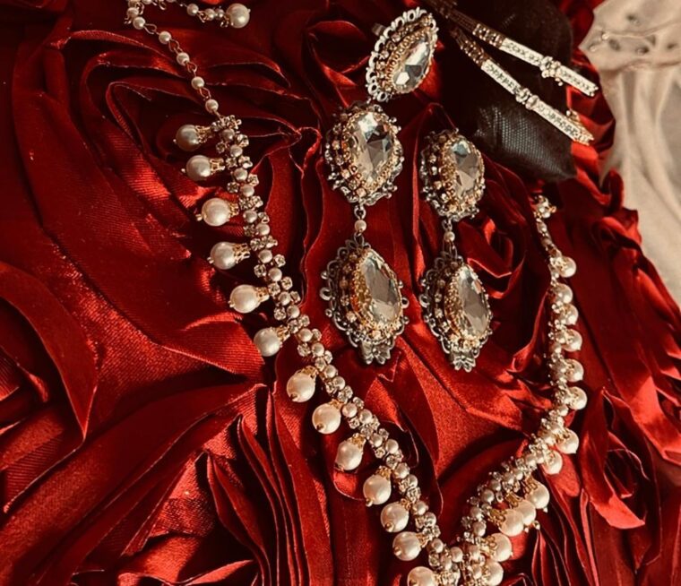 Pearl Necklace Treasure Set - Image 6