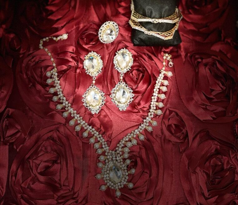 Pearl Necklace Treasure Set - Image 5