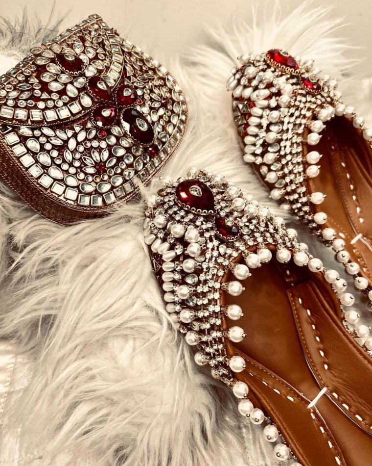 Maroon Kundan & Pearls Embellished Khussa - Image 2