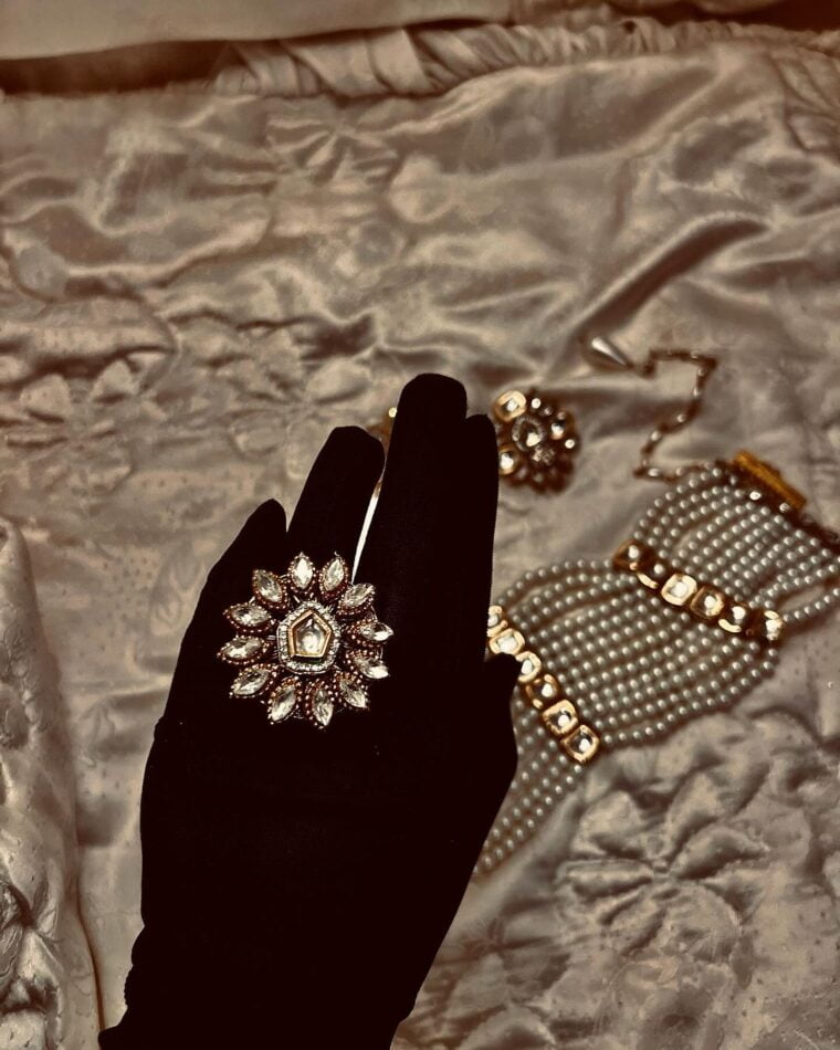 Royal - Image 1