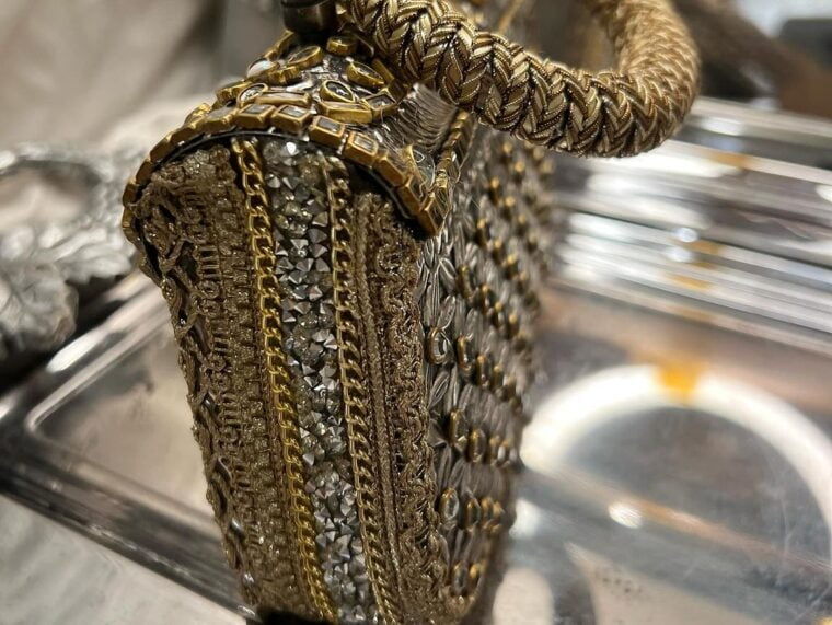 Exquisitely Classic Treasure - Image 10