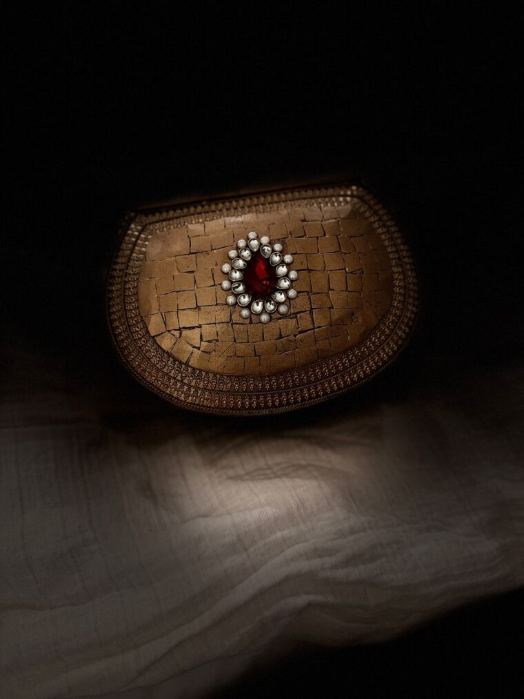 Hand Crafted kundan  and Gems Clutch - Image 9
