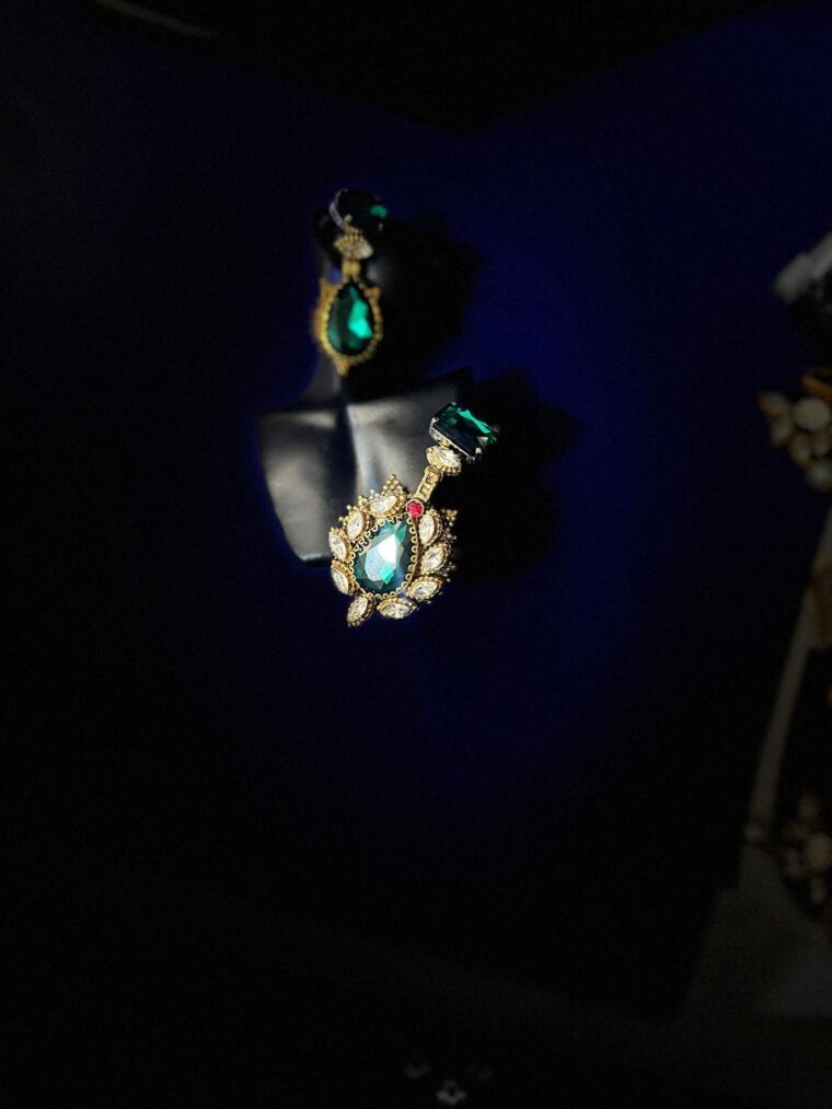 Royal drop necklace with earrings - Image 4