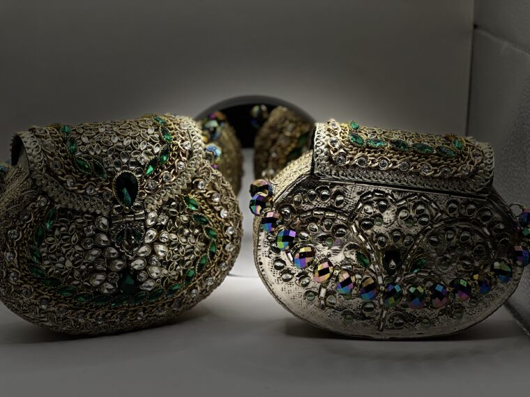 Heavy embellished bridal clutch - Image 5