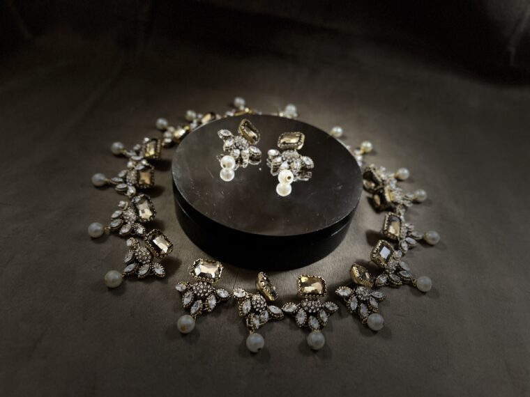 Champagne pearl drop earrings - Image 1