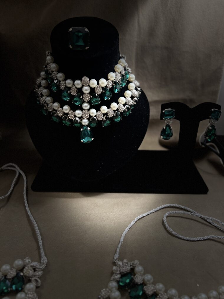 Silver and emarald bling set - Image 1