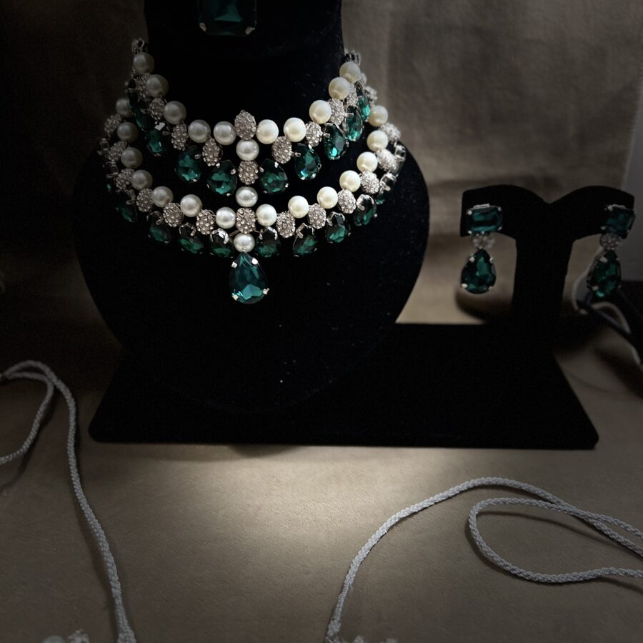 Silver and emarald bling set