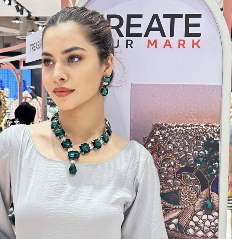 Emerald & Silver Long Necklace Set - Image 2
