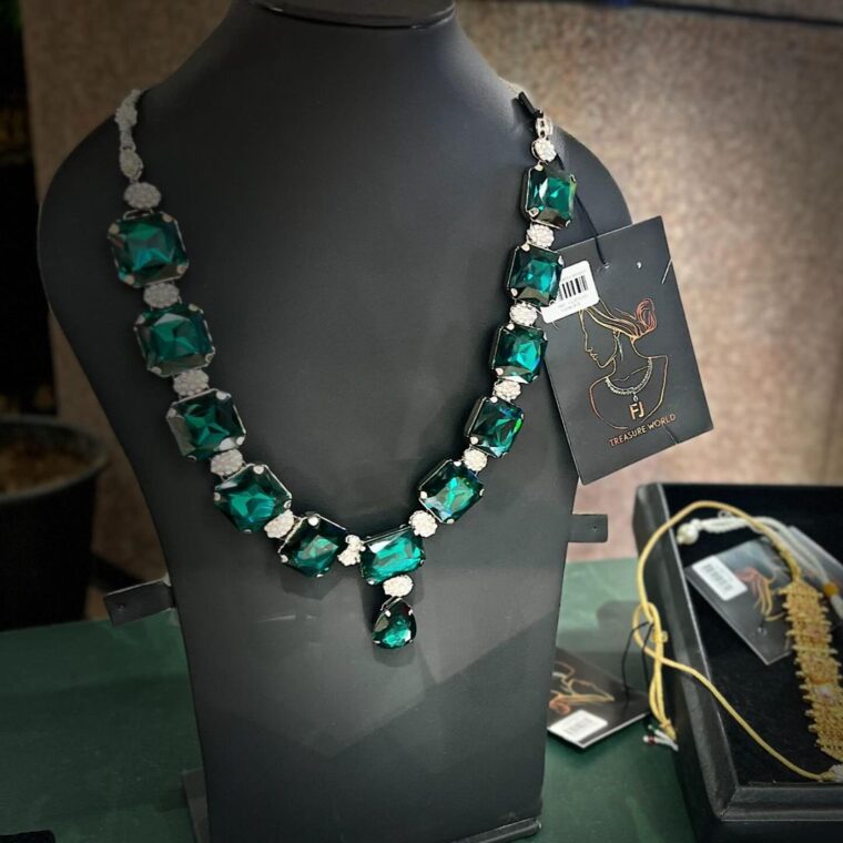 Emerald & Silver Long Necklace Set - Image 1