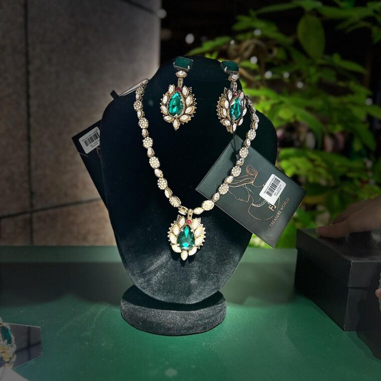 Royal drop necklace with earrings - Image 9