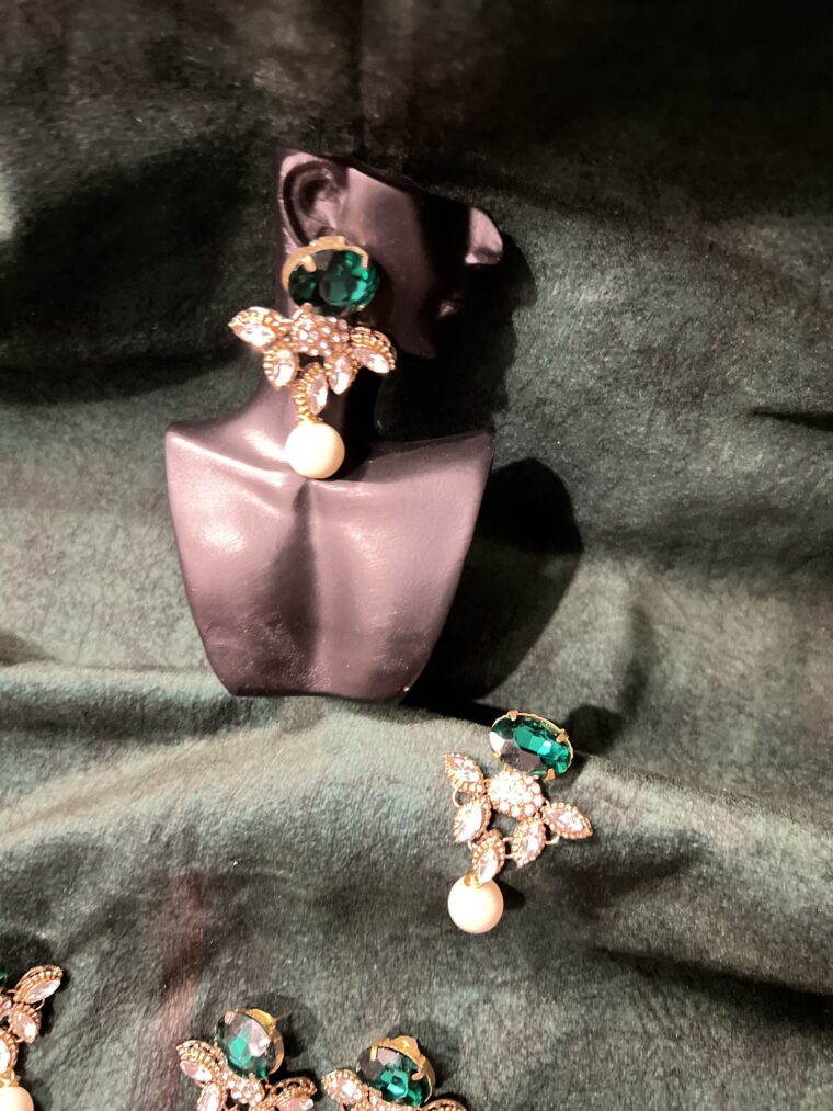 Gems drop necklace and earrings - Image 4