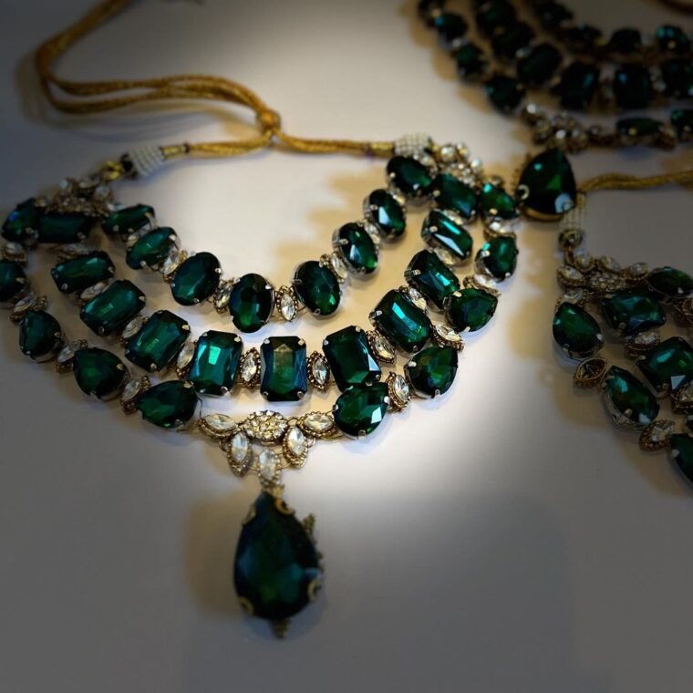Gems drop necklace and earrings - Image 1