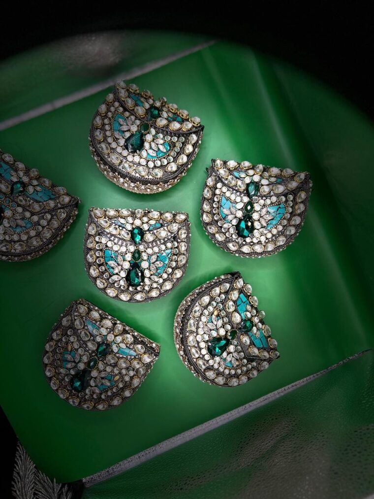 Emarald mini stone clutch - Image 3