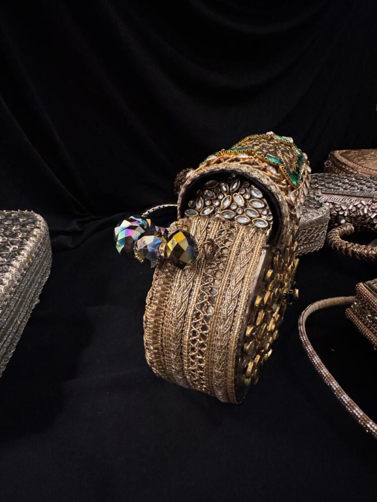 Heavy embellished silver bridal clutch - Image 10
