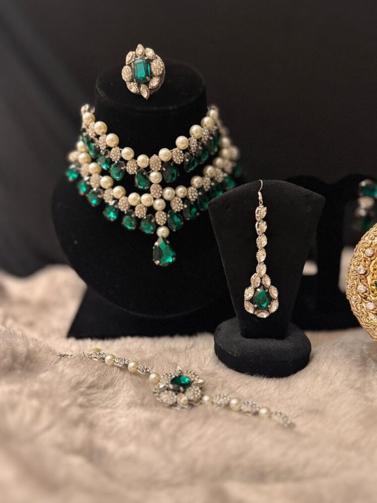 Silver and emarald bling set - Image 3