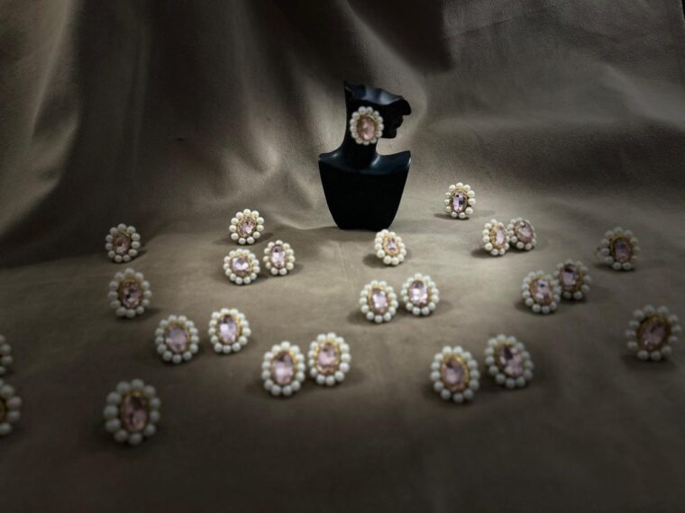 Green studs - Image 2