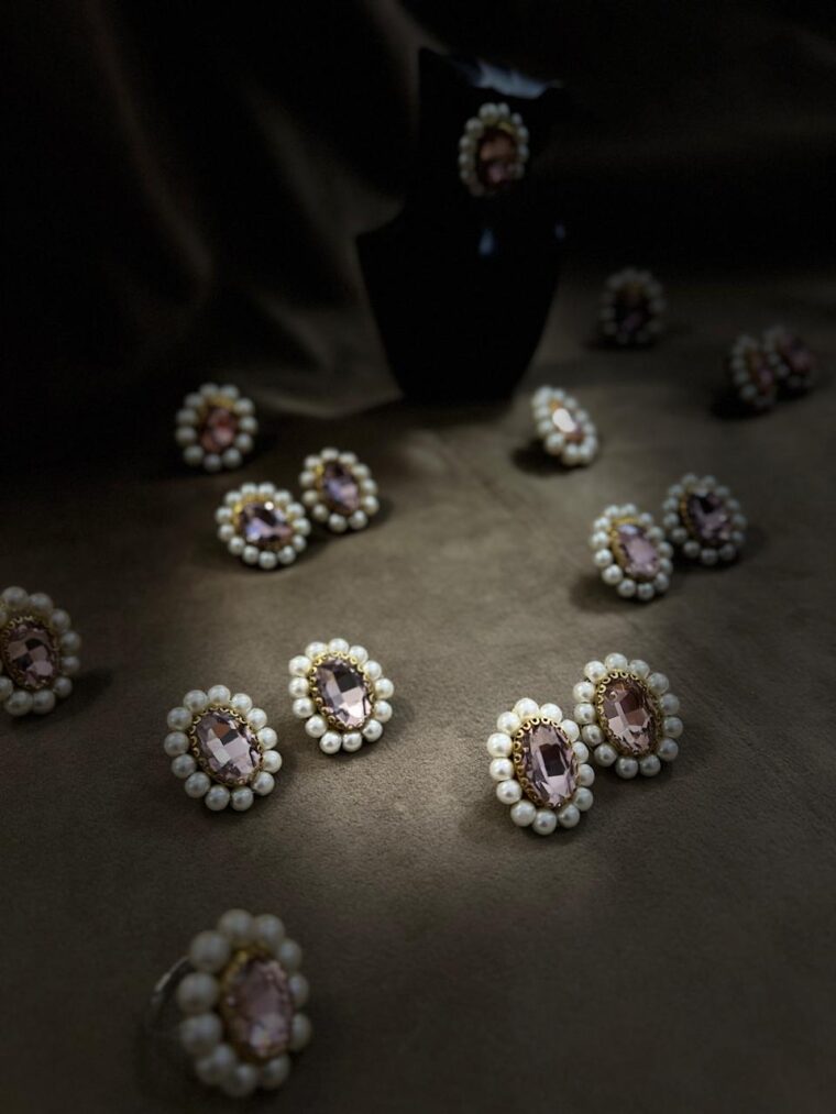 Green studs - Image 3