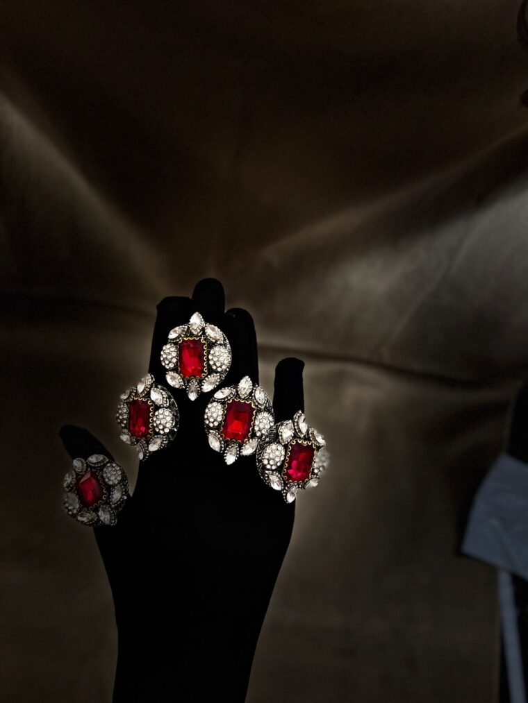 red gems ring - Image 1