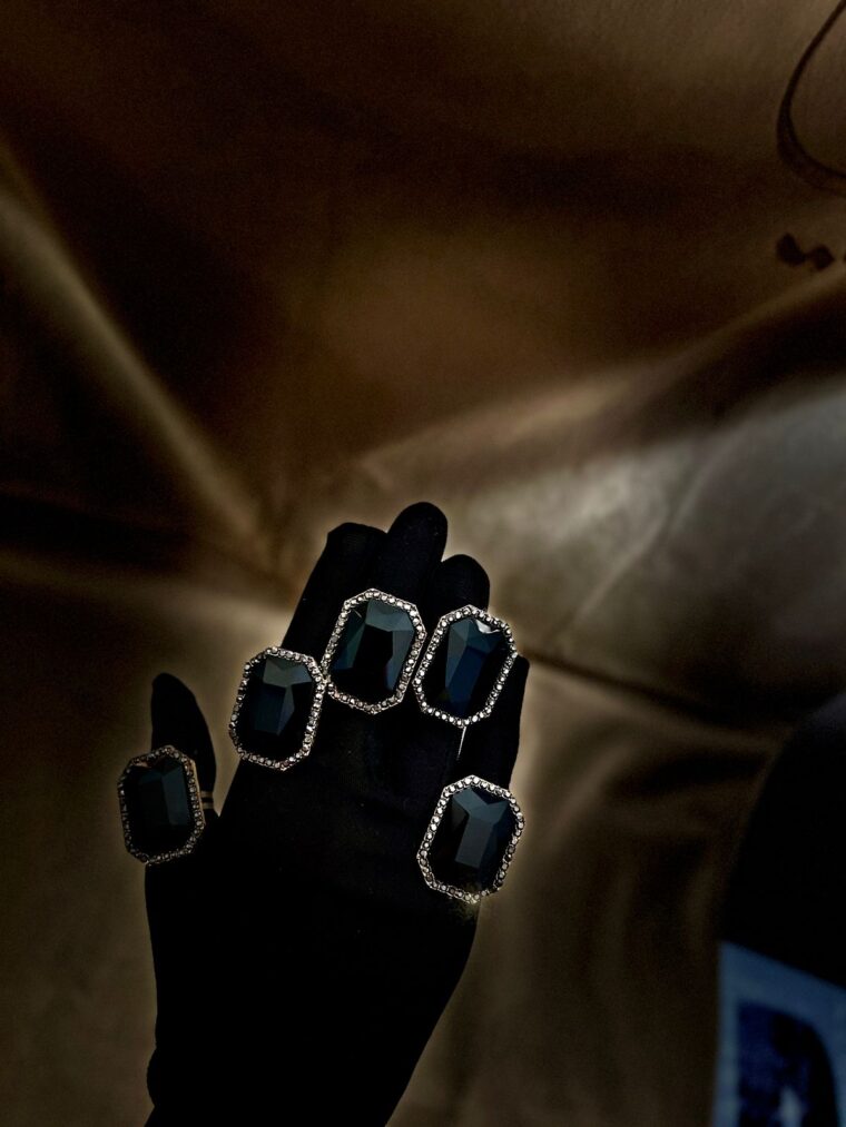 black ring - Image 1
