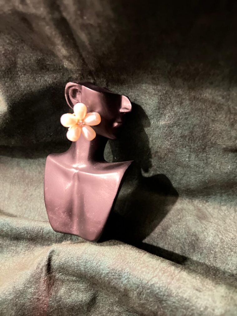 Pearl flower studs - Image 1