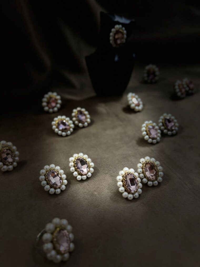 PINK PEARL STUDS - Image 2
