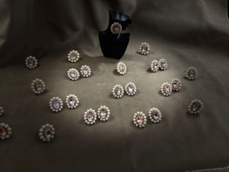 PINK PEARL STUDS - Image 4
