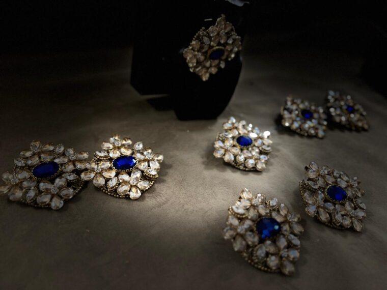 gold flower earrings - Image 1