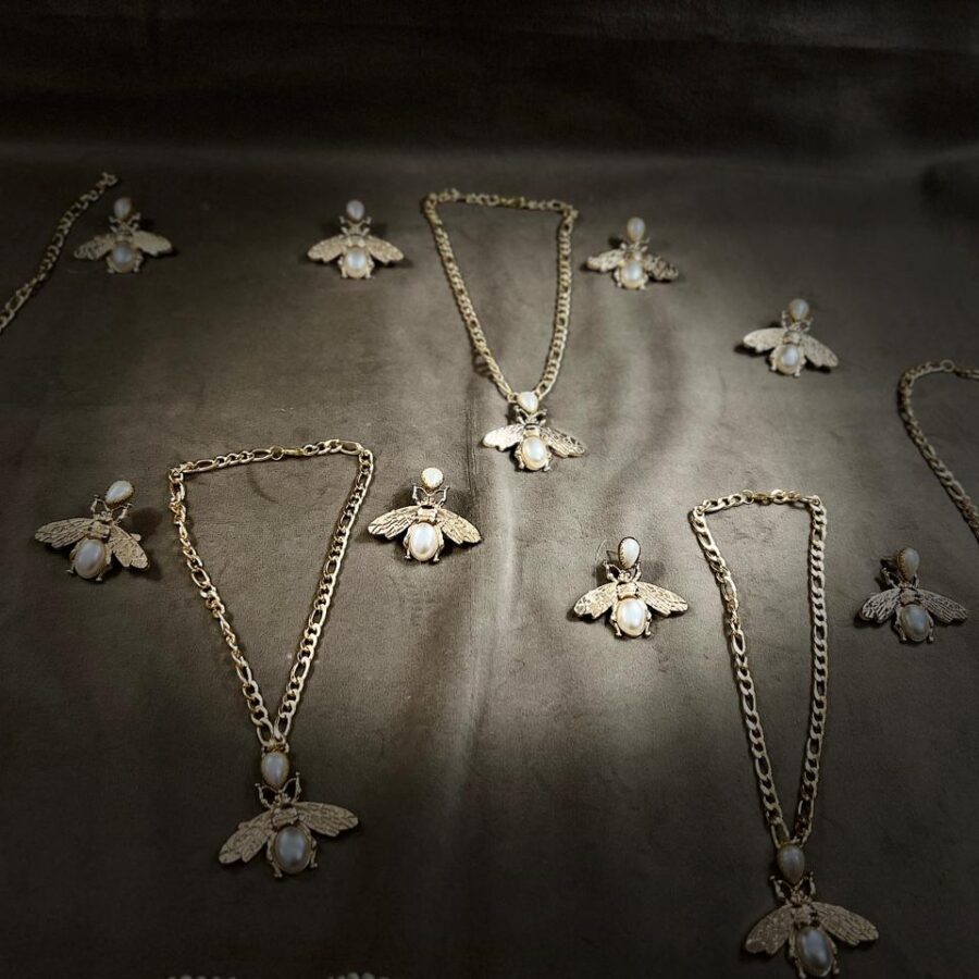 bees design necklace set