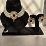 Pearls gemstone choker