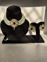 Pearls gemstone choker