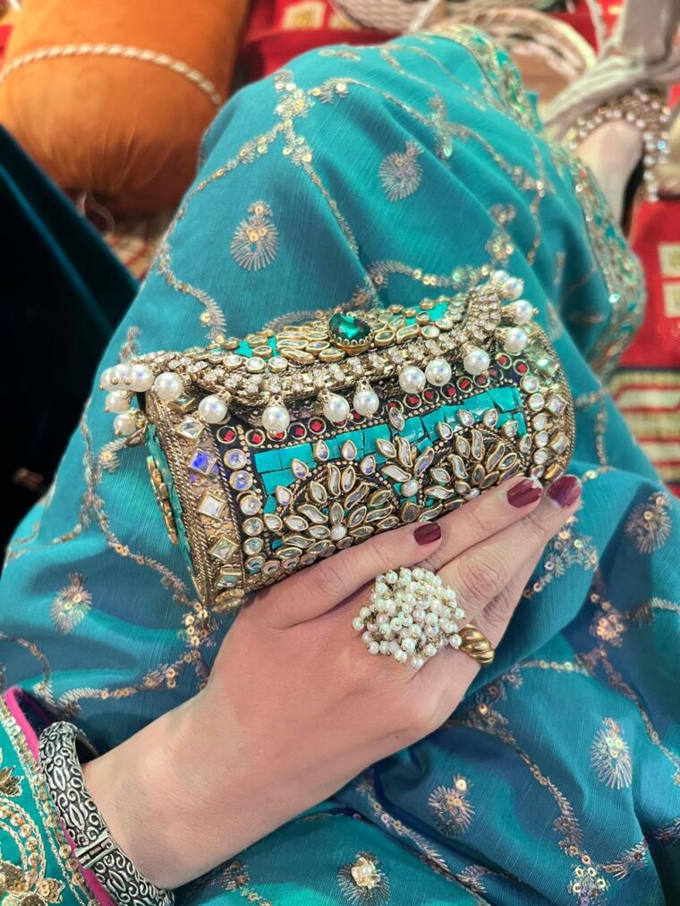 Green dhol clutch - Image 1