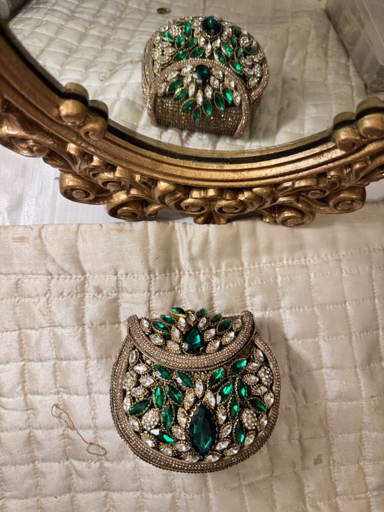 Gold and green clutch - Image 3