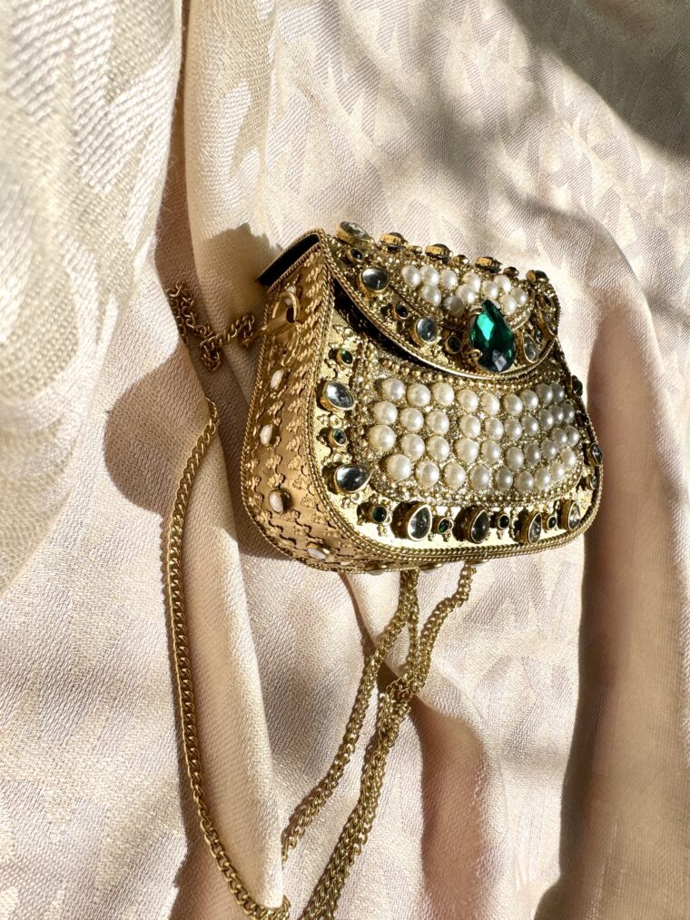 Pearls mini gold clutch - Image 6