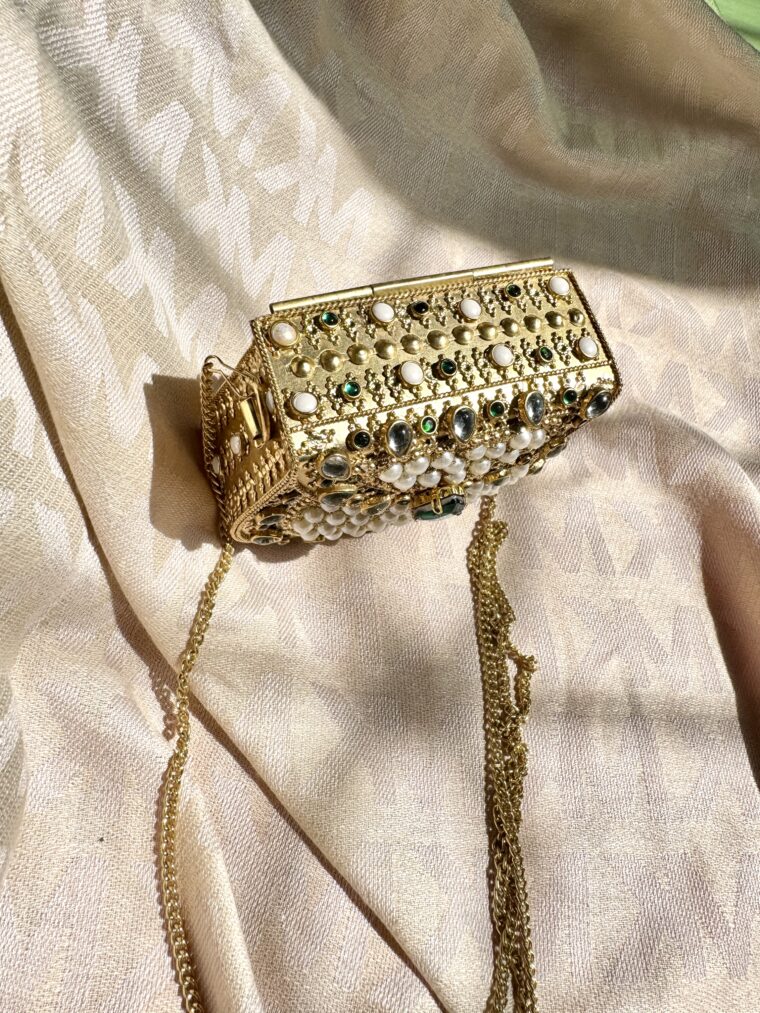 Pearls mini gold clutch - Image 5