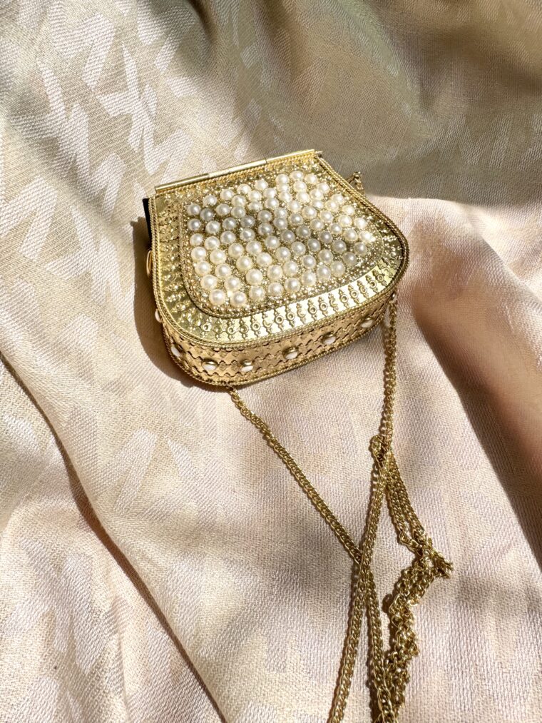 Pearls mini gold clutch - Image 4