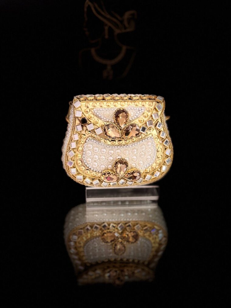 Pearls mini gold clutch - Image 3