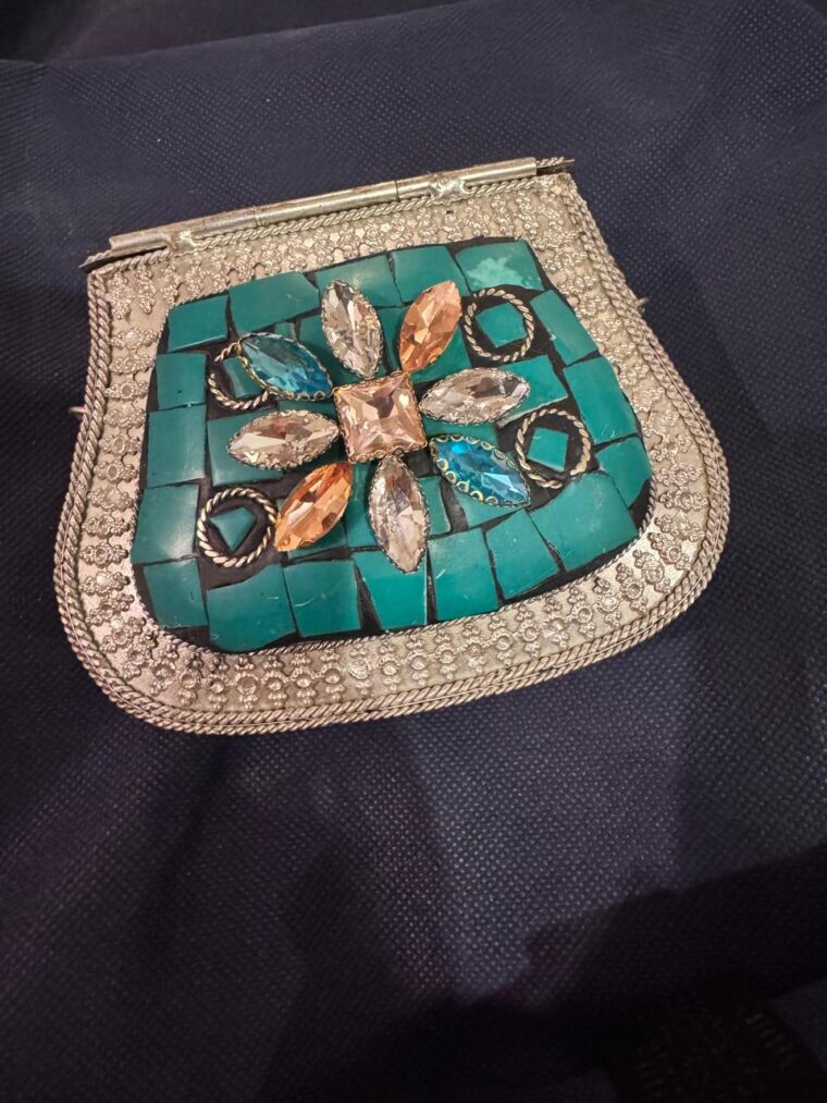 Gold Kundan clutch - Image 5