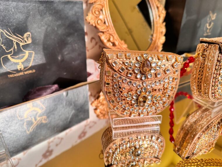 Kundan gold mini Clutch - Image 2