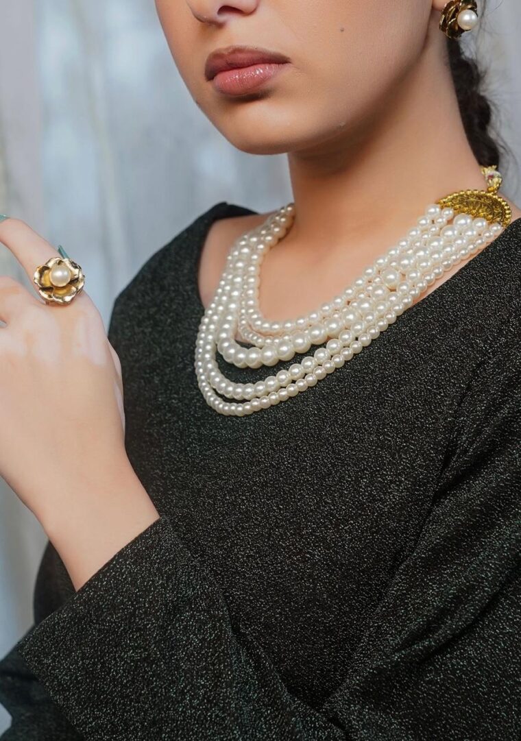 7 Layers Choker - Image 1