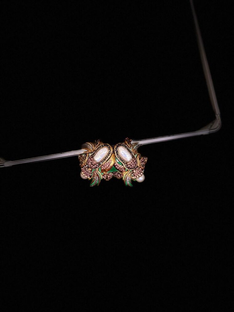 Mother of pearls studs - Image 1