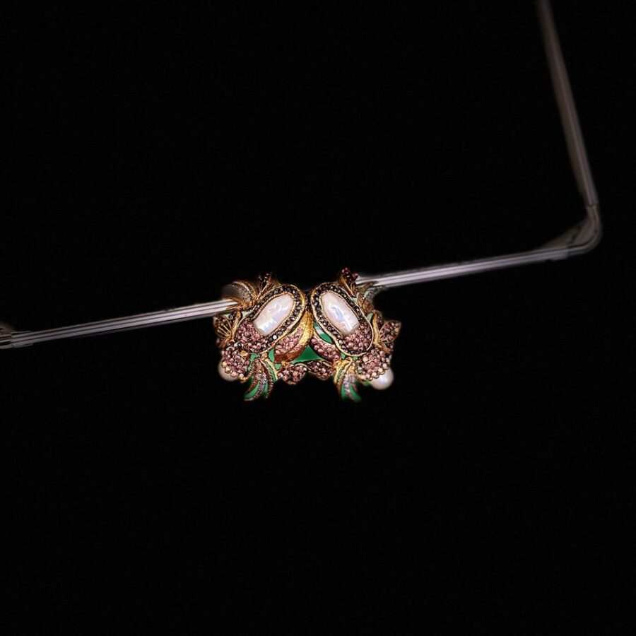 Mother of pearls studs